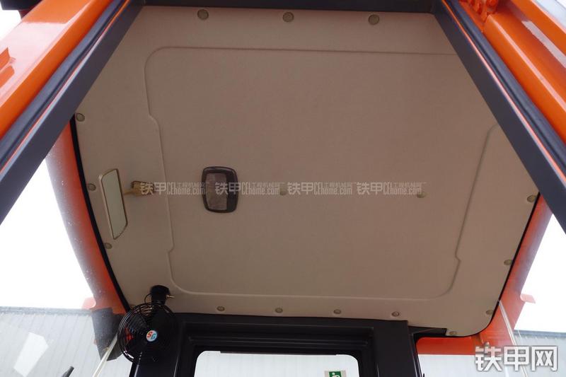 迪万伦DL301装载机局部