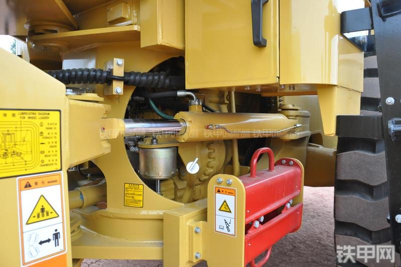 成工ZL50D-3装载机局部