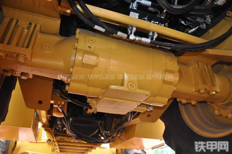 成工866HTC(可伸缩挖掘臂)挖掘装载机局部