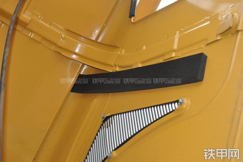 成工866HTC(可伸缩挖掘臂)挖掘装载机局部