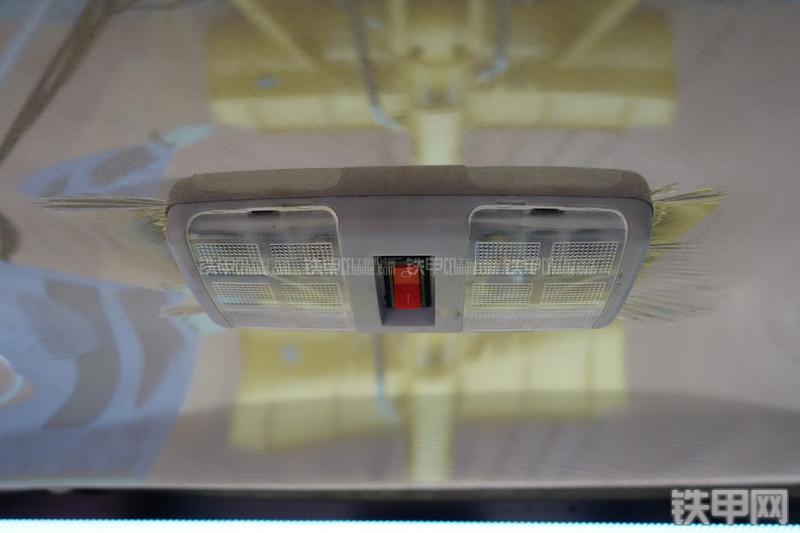 成工ZL50D-3装载机局部