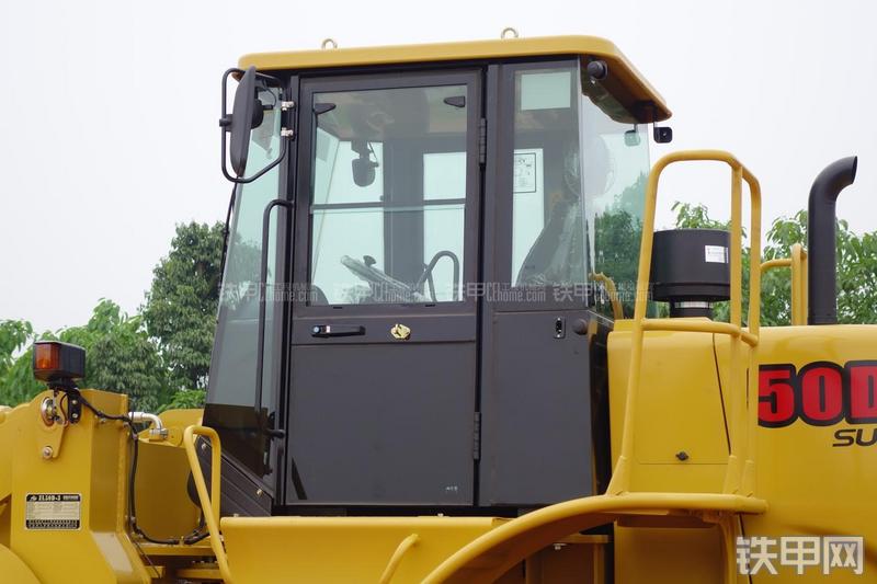 成工ZL50D-3装载机局部