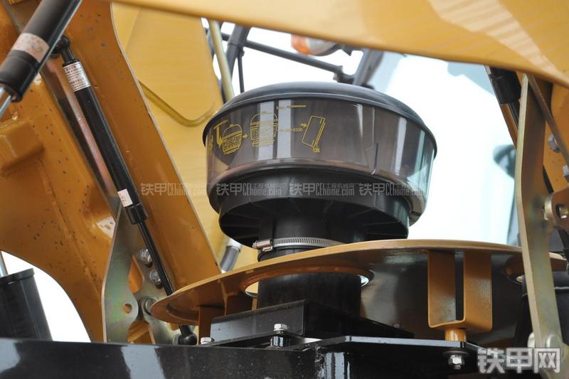 成工866HTC(可伸缩挖掘臂)挖掘装载机局部