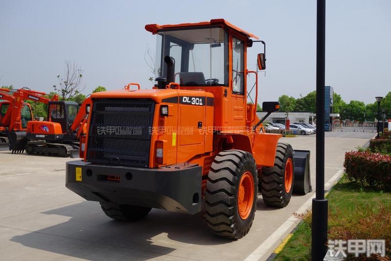 迪万伦DL301装载机整机外观