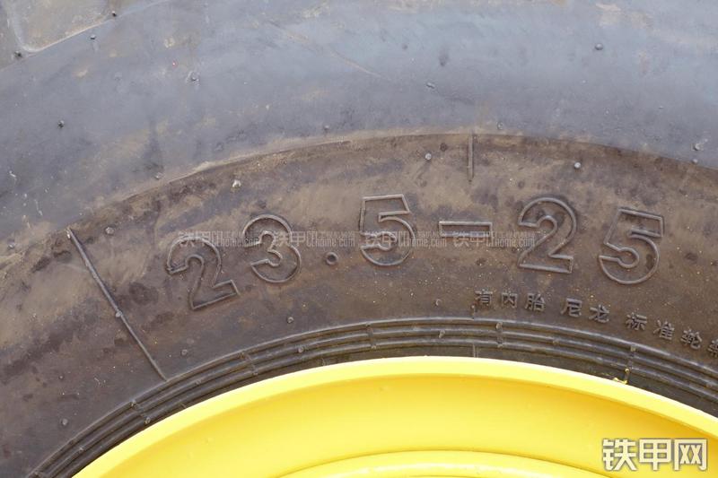 成工ZL50D-3装载机局部