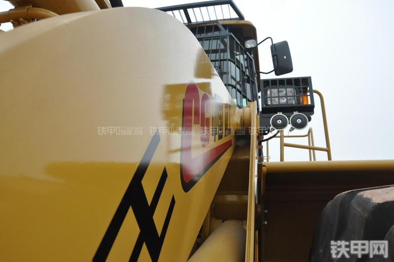 成工ZL50D-3装载机局部