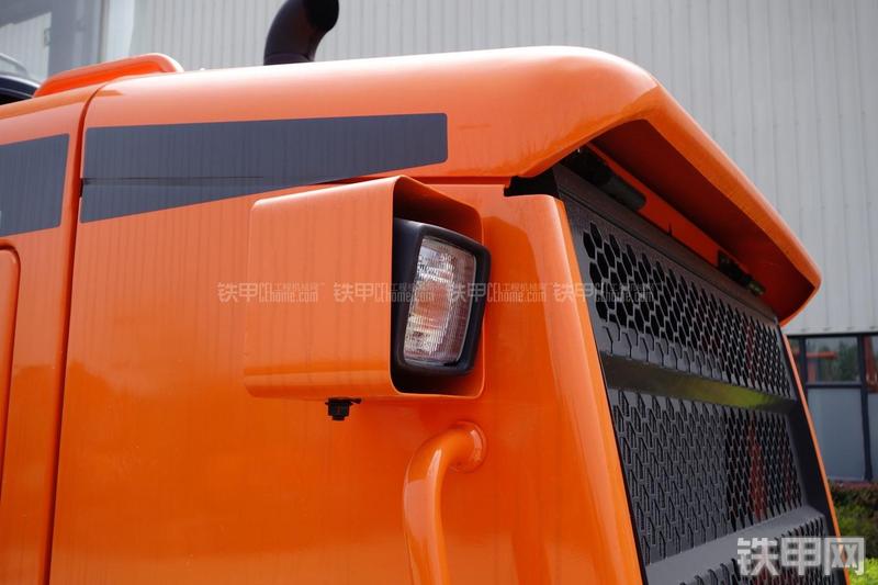 迪万伦DL301装载机局部