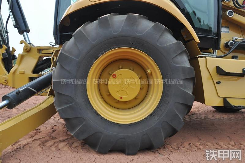 成工866HTC(可伸缩挖掘臂)挖掘装载机局部