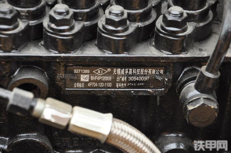 成工866HTC(可伸缩挖掘臂)挖掘装载机局部