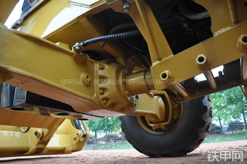 成工866HTC(可伸缩挖掘臂)挖掘装载机局部