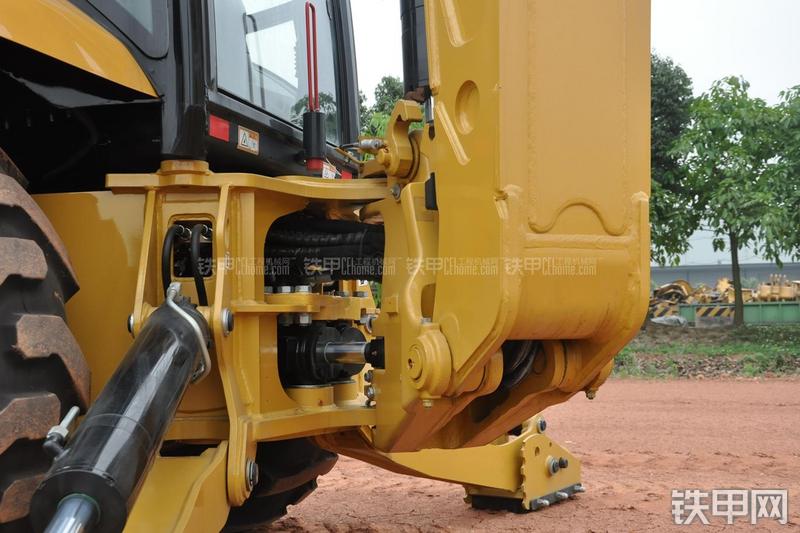 成工866HTC(可伸缩挖掘臂)挖掘装载机局部