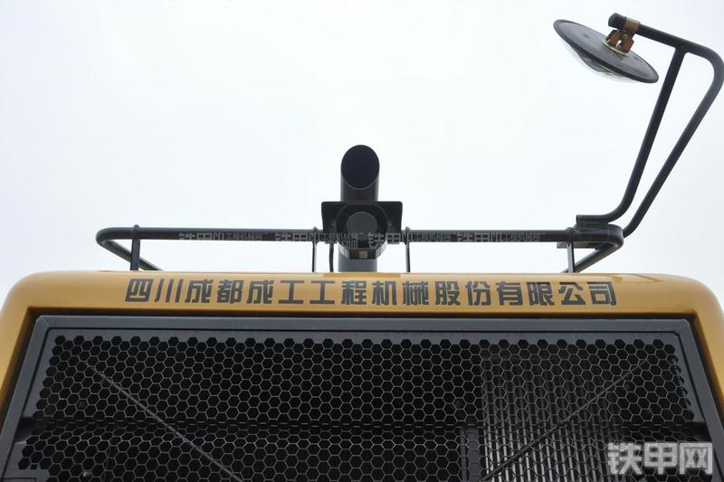 成工ZL50D-3装载机局部