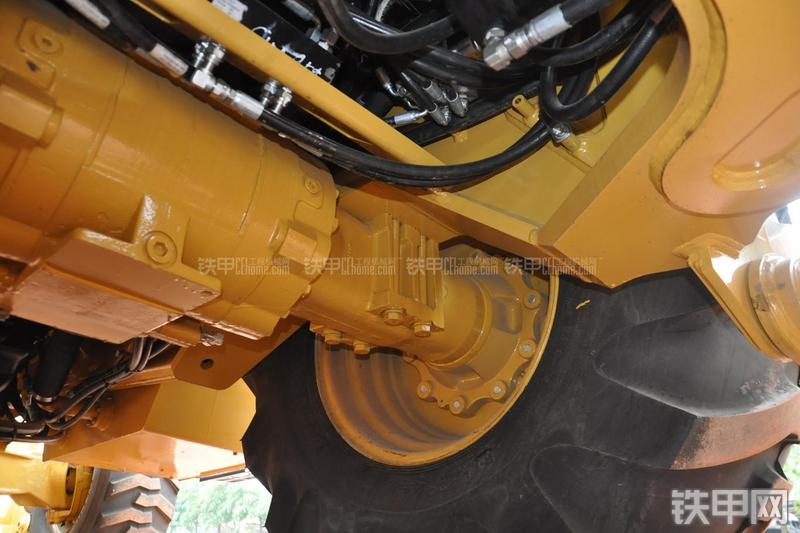 成工866HTC(可伸缩挖掘臂)挖掘装载机局部