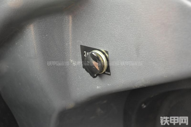 成工ZL50D-3装载机局部