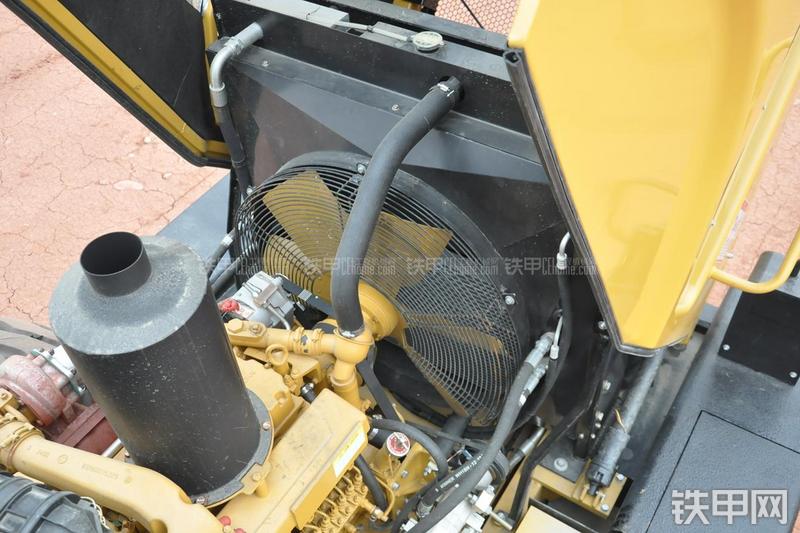 成工ZL50D-3装载机局部