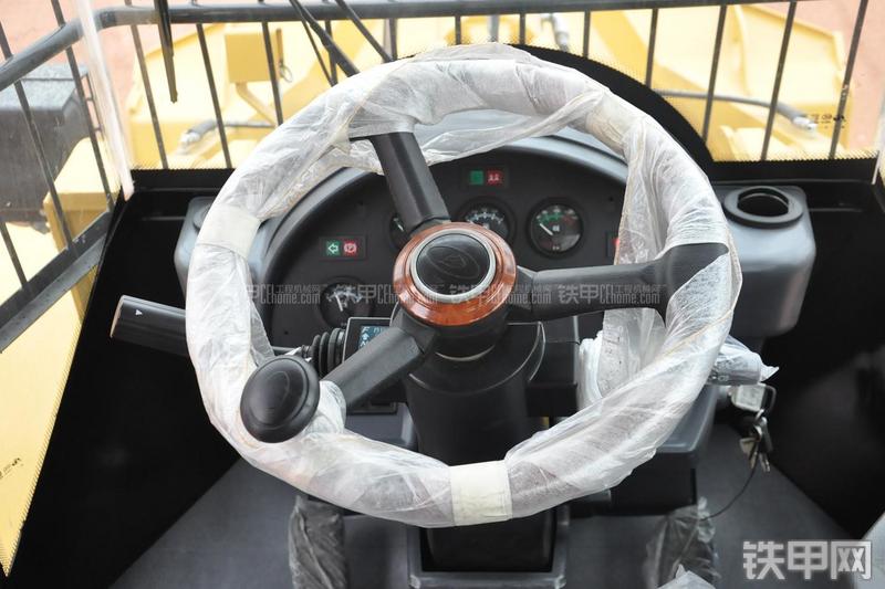 成工ZL50D-3装载机局部