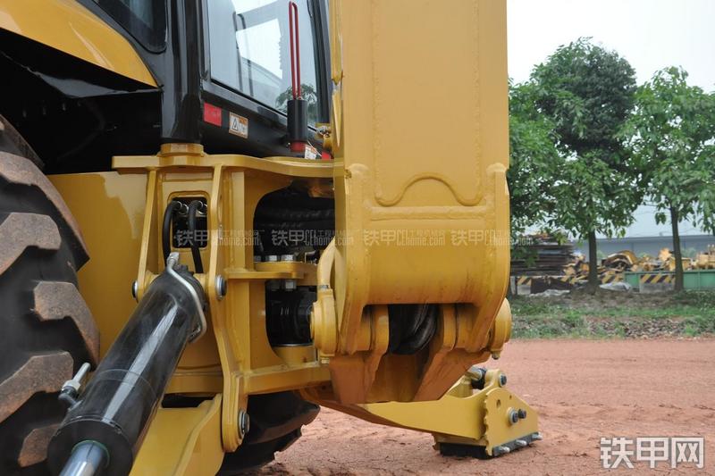 成工866HTC(可伸缩挖掘臂)挖掘装载机局部