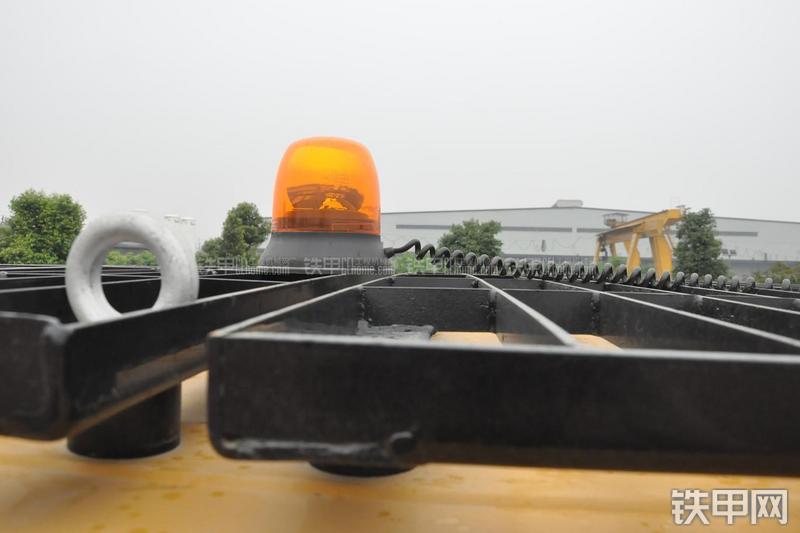 成工ZL50D-3装载机局部