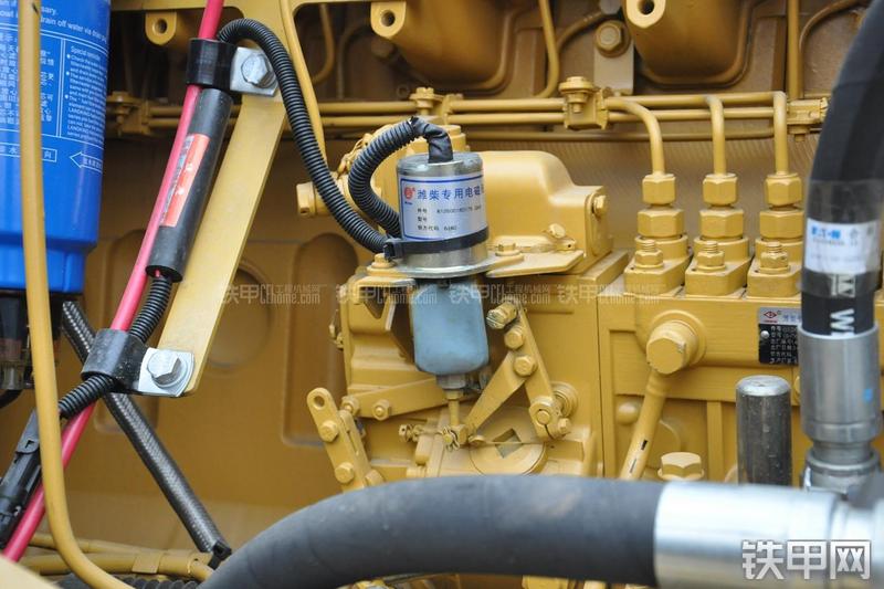 成工ZL50D-3装载机局部