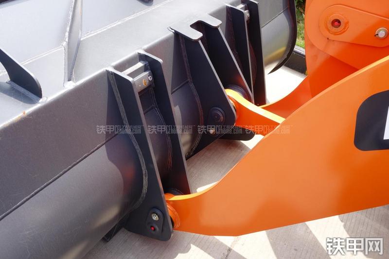 迪万伦DL301装载机局部