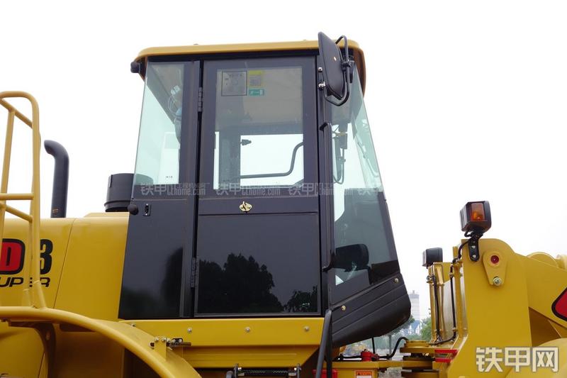 成工ZL50D-3装载机局部