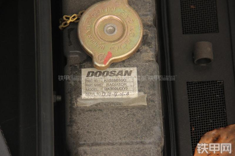 迪万伦DX300LC挖掘机局部