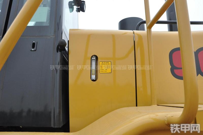 成工ZL50D-3装载机局部