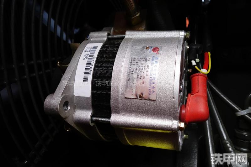 迪万伦DL301装载机局部