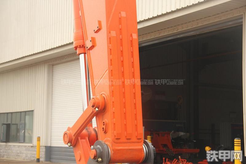 迪万伦DX300LC挖掘机局部