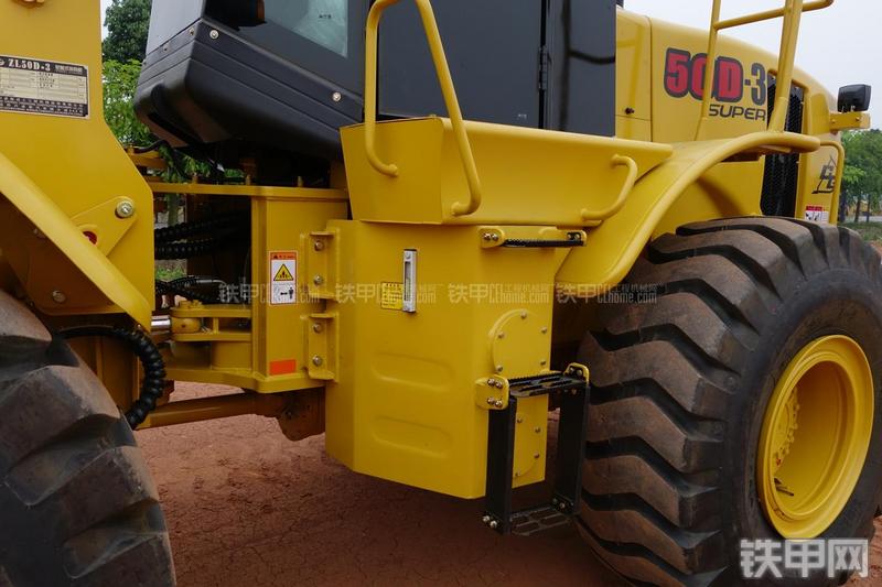成工ZL50D-3装载机局部