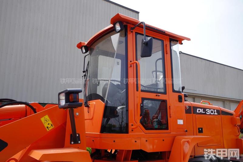 迪万伦DL301装载机局部