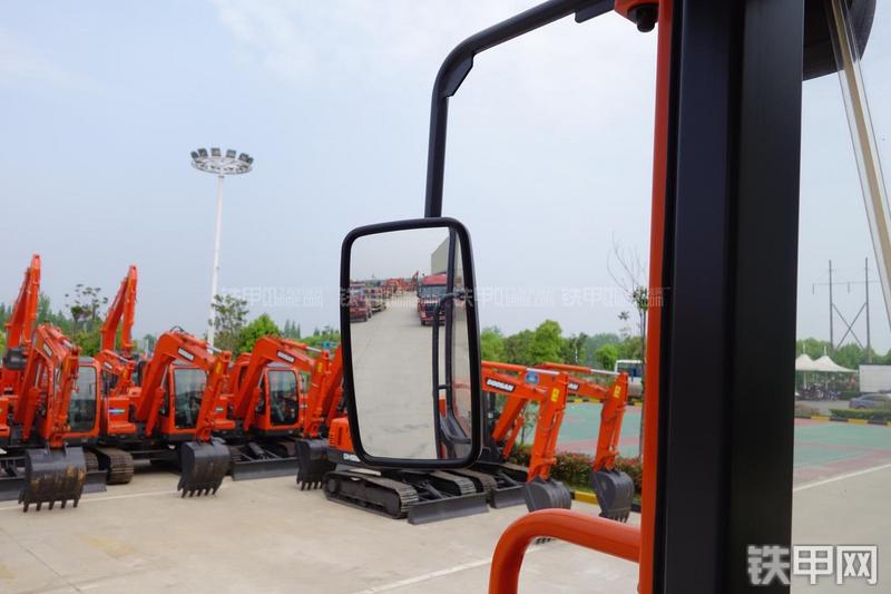 迪万伦DL301装载机局部