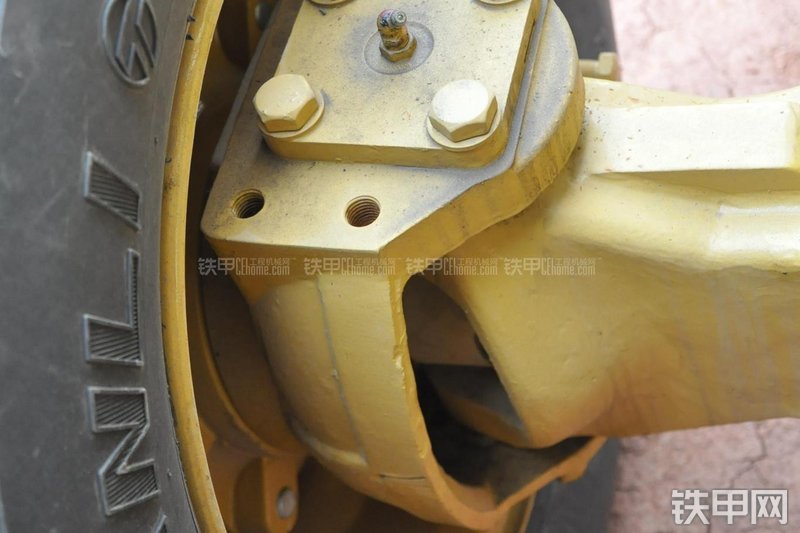 成工866HTC(可伸缩挖掘臂)挖掘装载机局部