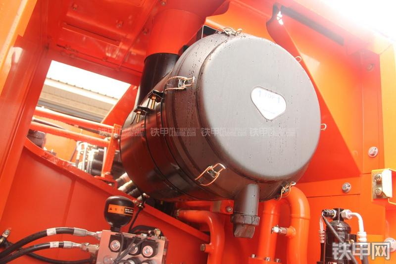 迪万伦DX300LC挖掘机局部