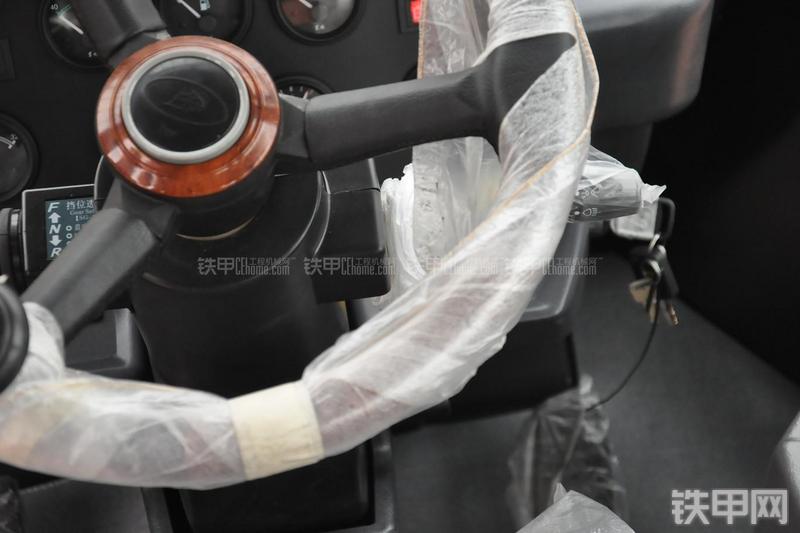 成工ZL50D-3装载机局部