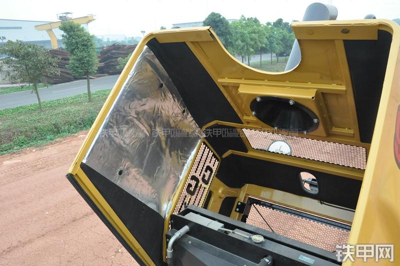 成工ZL50D-3装载机局部