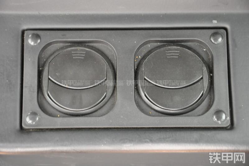 成工ZL50D-3装载机局部