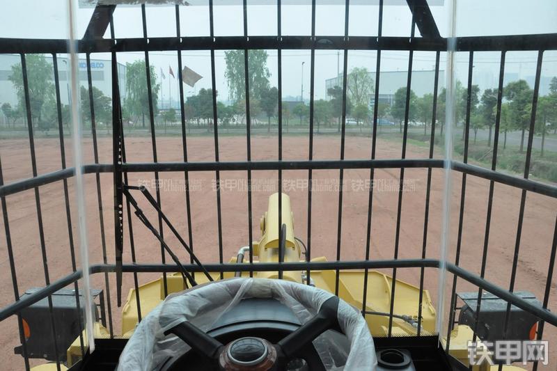 成工ZL50D-3装载机局部