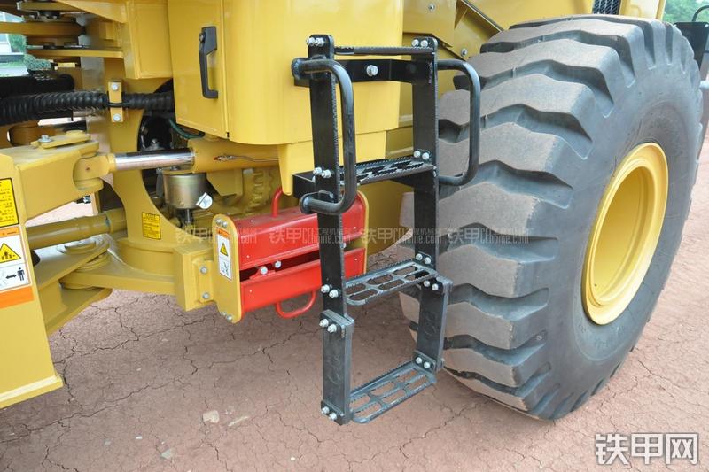 成工ZL50D-3装载机局部