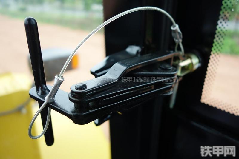 成工ZL50D-3装载机局部