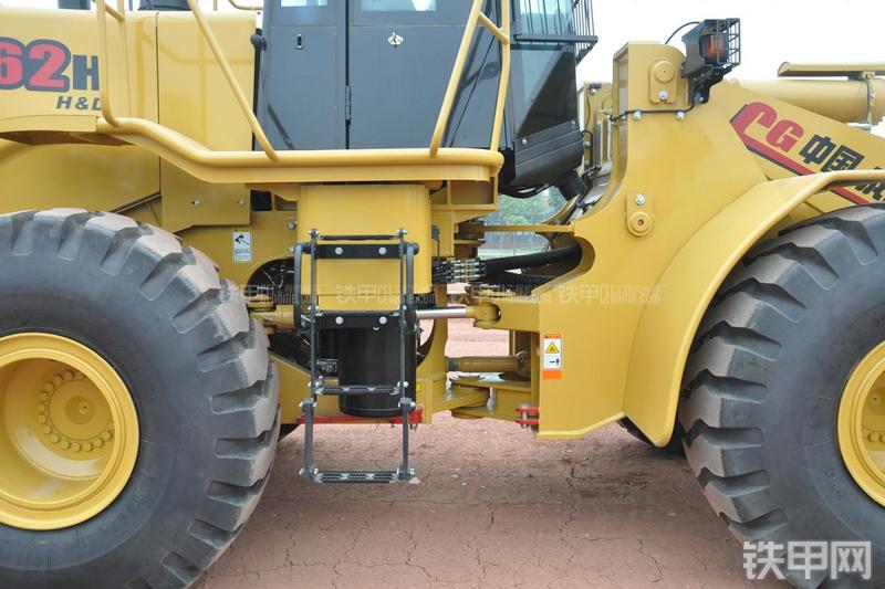 成工ZL50D-3装载机局部