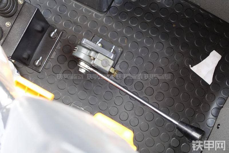 迪万伦DL301装载机局部