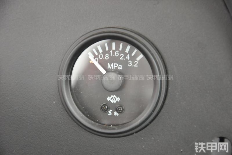 成工ZL50D-3装载机局部