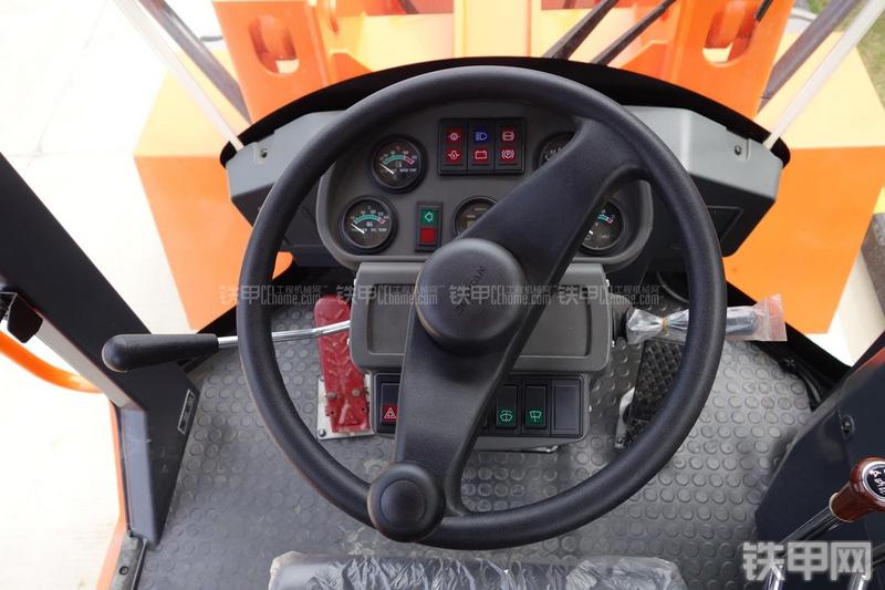 迪万伦DL301装载机局部