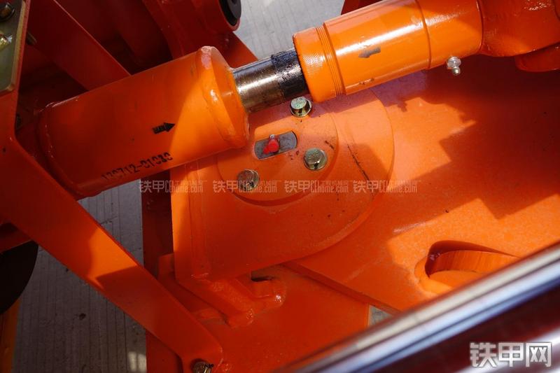 迪万伦DL301装载机局部