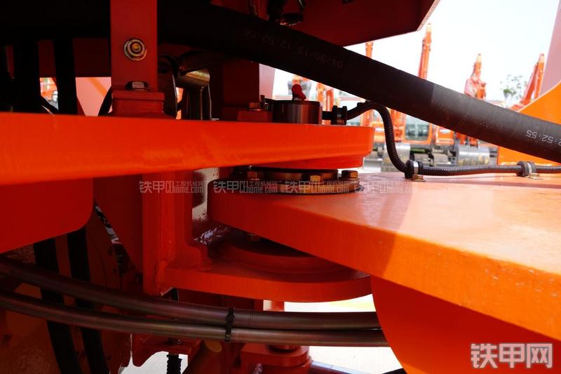 迪万伦DL301装载机局部