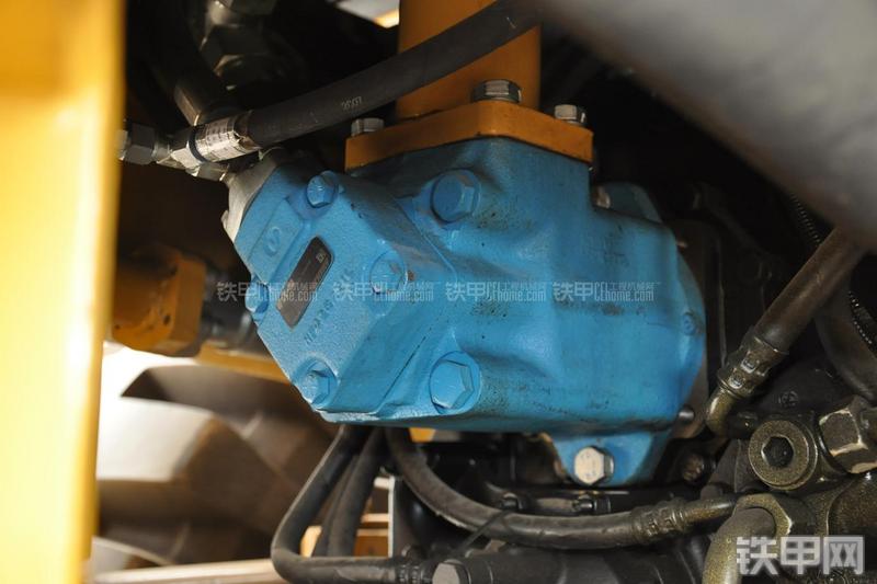 成工CG990H装载机局部