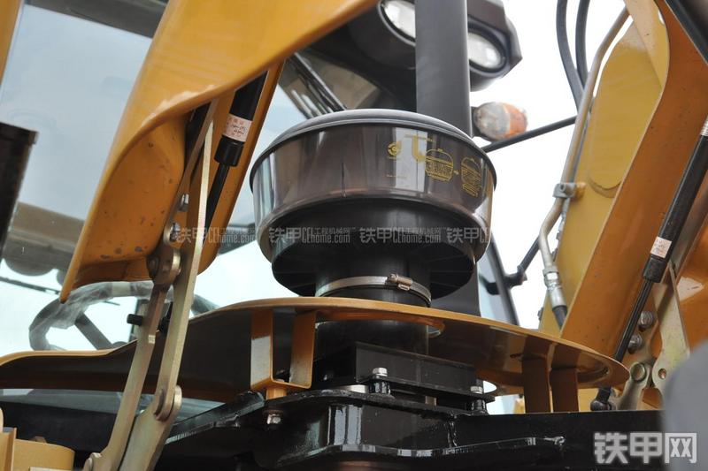 成工866HTC(可伸缩挖掘臂)挖掘装载机局部