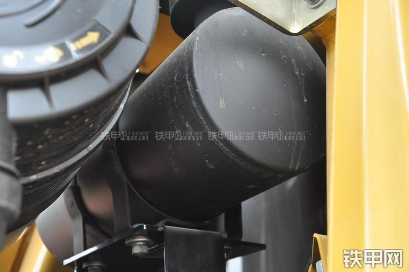 成工866HTC(可伸缩挖掘臂)挖掘装载机局部