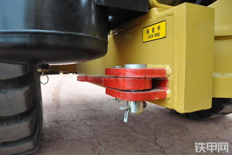 成工ZL50D-3装载机局部